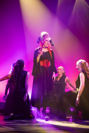 Snow White and the 11½ Dwarfs show photos