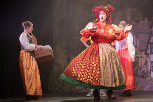 Snow White and the 11½ Dwarfs show photos