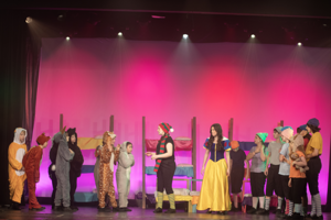 Snow White and the 11½ Dwarfs show photos
