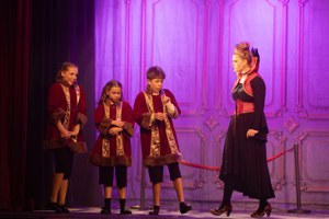 Snow White and the 11½ Dwarfs show photos