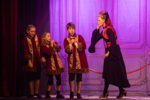 Snow White and the 11½ Dwarfs show photos