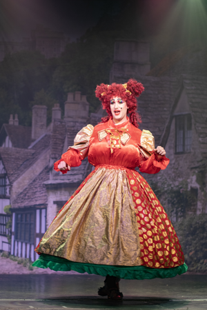 Snow White and the 11½ Dwarfs show photos