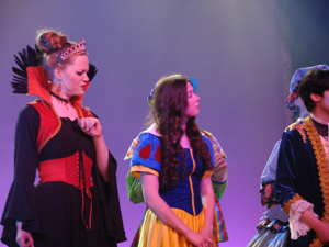 Snow White and the 11½ Dwarfs show photos