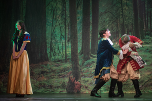 Snow White and the 11½ Dwarfs show photos