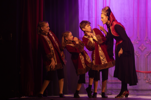 Snow White and the 11½ Dwarfs show photos